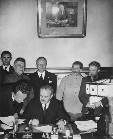 ヒトラーとナチスに揺れるドイツ – なぜ独ソ不可侵条約は成立したのか？